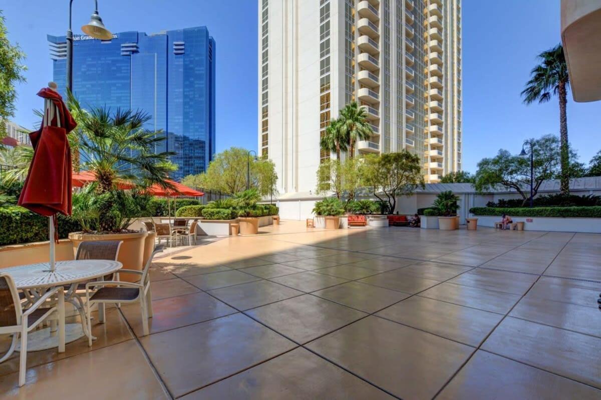 Mgm Signature-32-607 F1 Track & Strip View Balcony Las Vegas Exterior photo